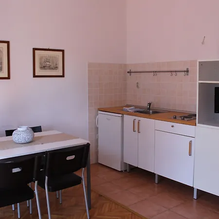Lägenhet Mulini With Parking Rovinj